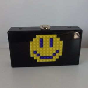 Smiley clutch